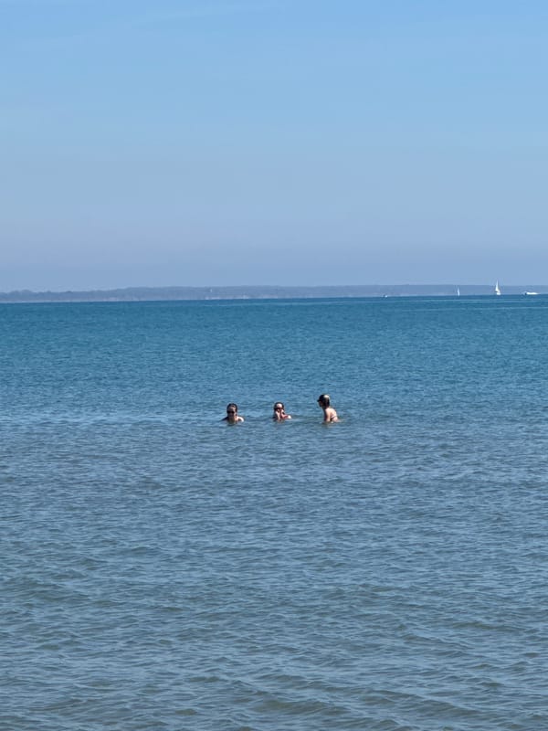 Beachgoers enjoy spring day at Anzio coastal waters