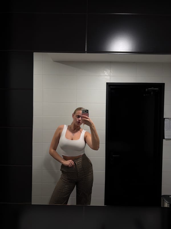 Woman documents daily moments through selfies in Izhevsk