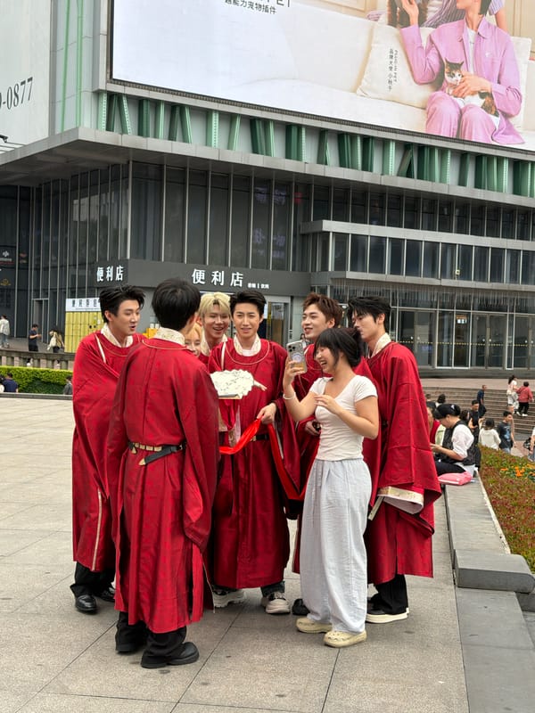 Morning street life and performances captured in Liangjiang, China
