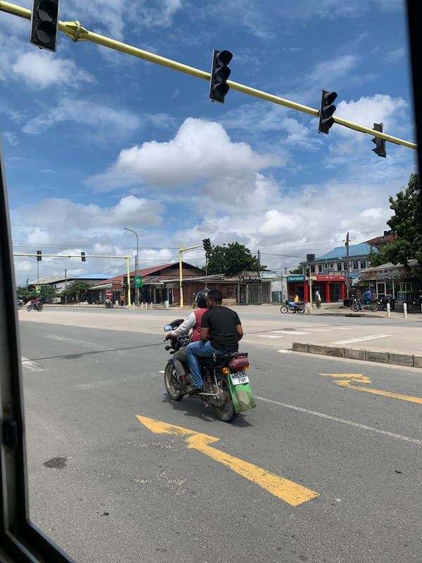 Daily street life documented in Dar es-Salaam, Tanzania