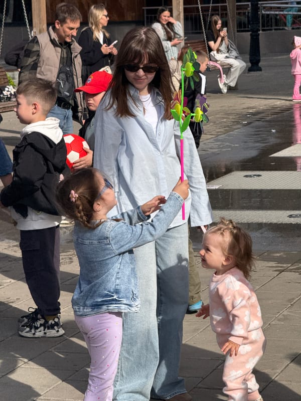 Community gathering draws families to Yekaterinburg streets