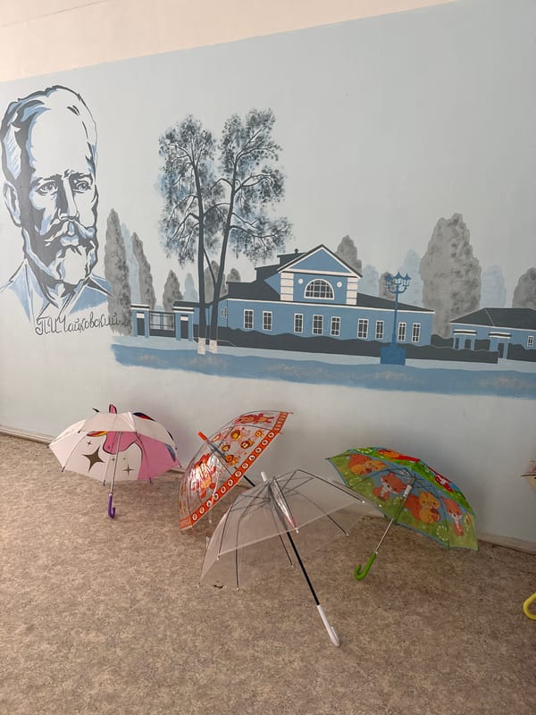 Children with umbrellas and street murals observed in Votkinsk