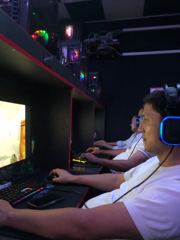 Gaming cafe in Tashkent, stations in use