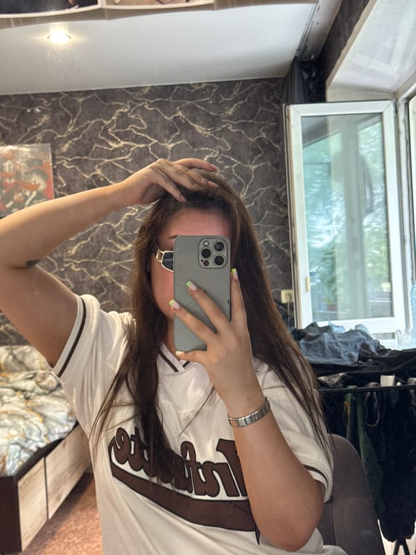 Mirror selfie session in a Novokuznetsk bedroom, mid-morning