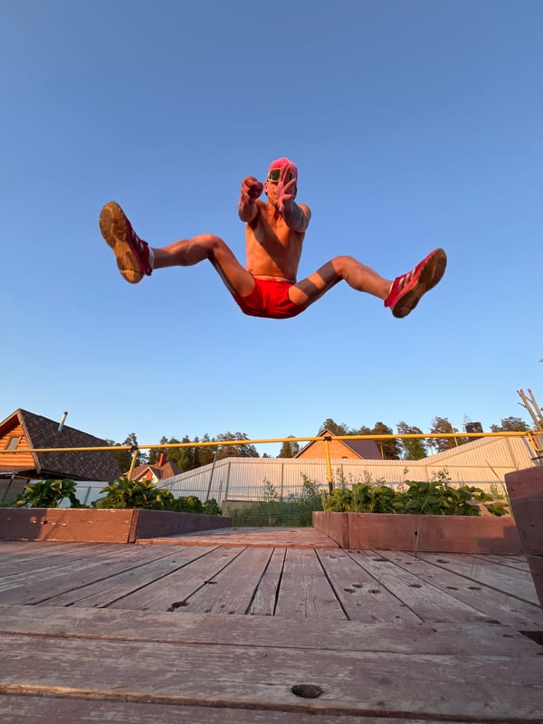 Man performs acrobatic flip in Chaikovsky, Russia