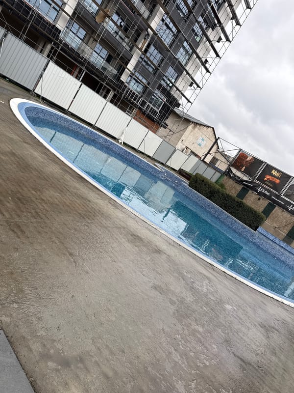 Swimming pool spotted near construction site in Sofia