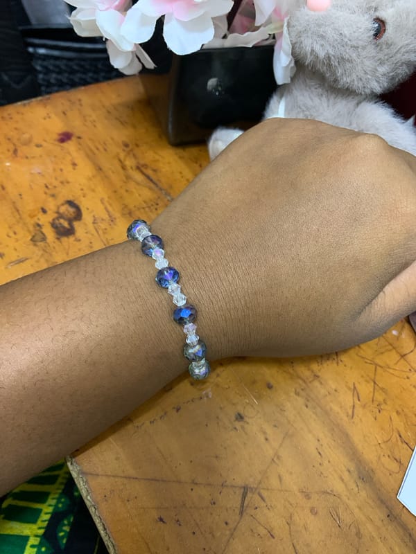 Jewelry showcase captured by witnesses in Dar es Salaam