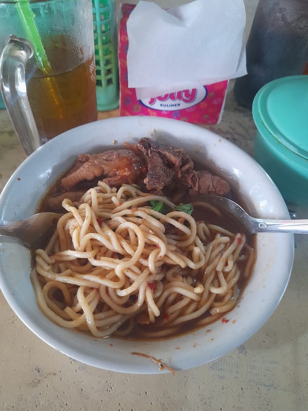 Family meal at Indonesian noodle restaurant in Balonggabus