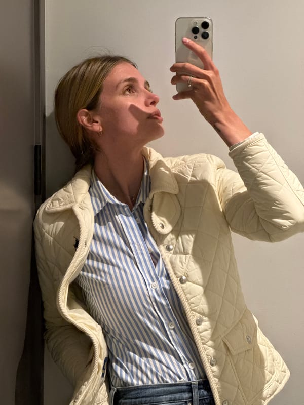 Woman documents afternoon outing through selfies in Tbilisi