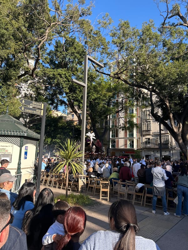 Holy Week procession draws crowds to Málaga streets