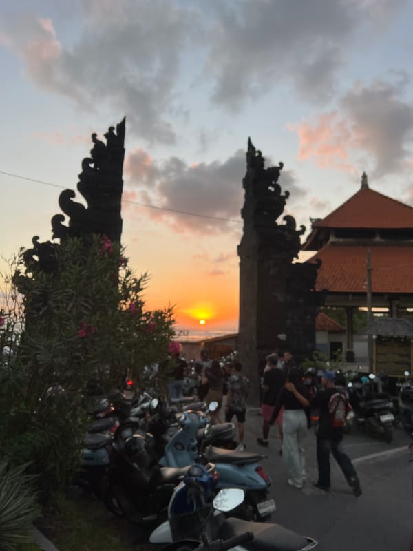 Sunset crowd gathers at Tanah Lot temple, Mengwi, Bali