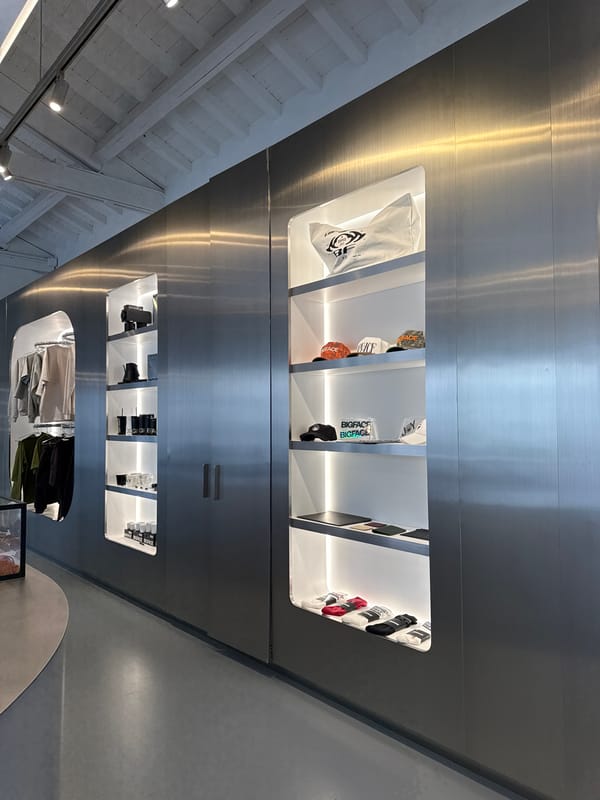 Modern Miami retail store features mirrored ceiling displays