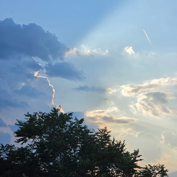 Mixed clouds observed over Podgorica sky Monday afternoon