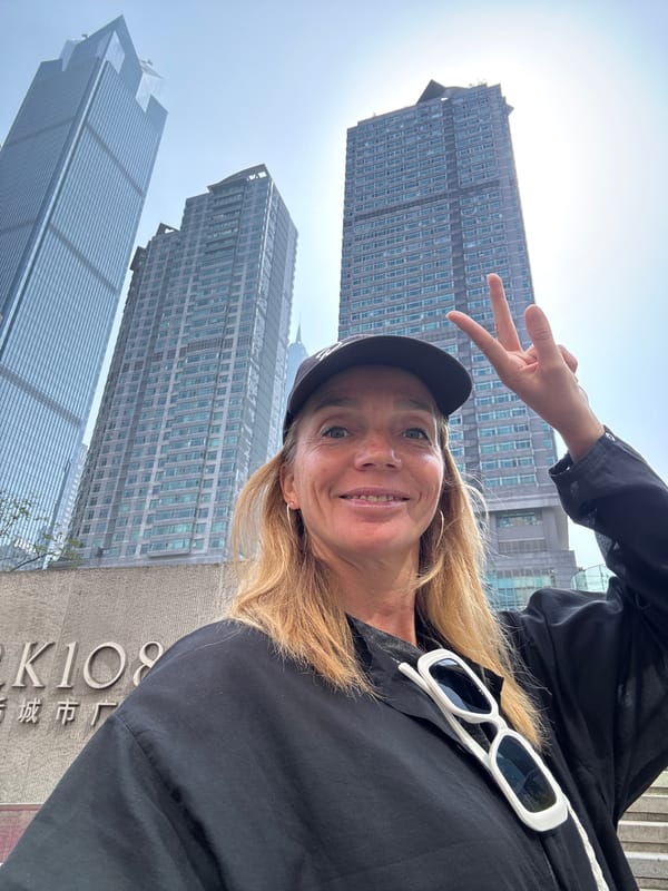 Early morning street life documented in Chongqing's Yuzhong District