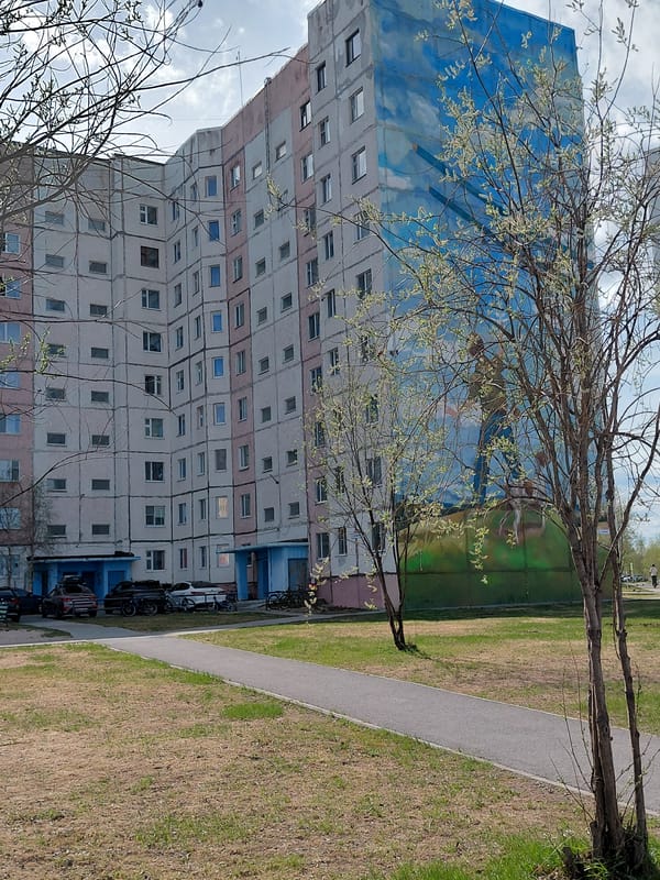 Witness documents springtime scenes across Nadym, Russia neighborhoods