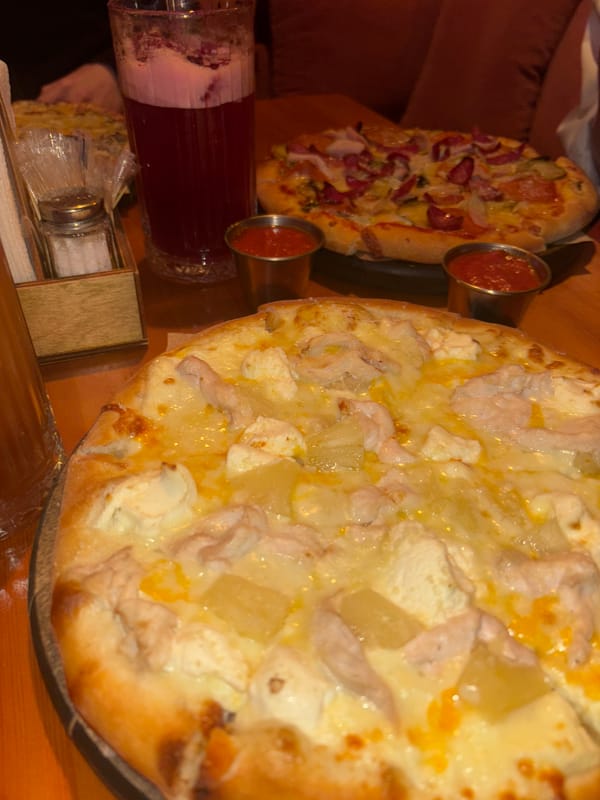 Casual dinner documented at Perm restaurant, pizzas and drinks