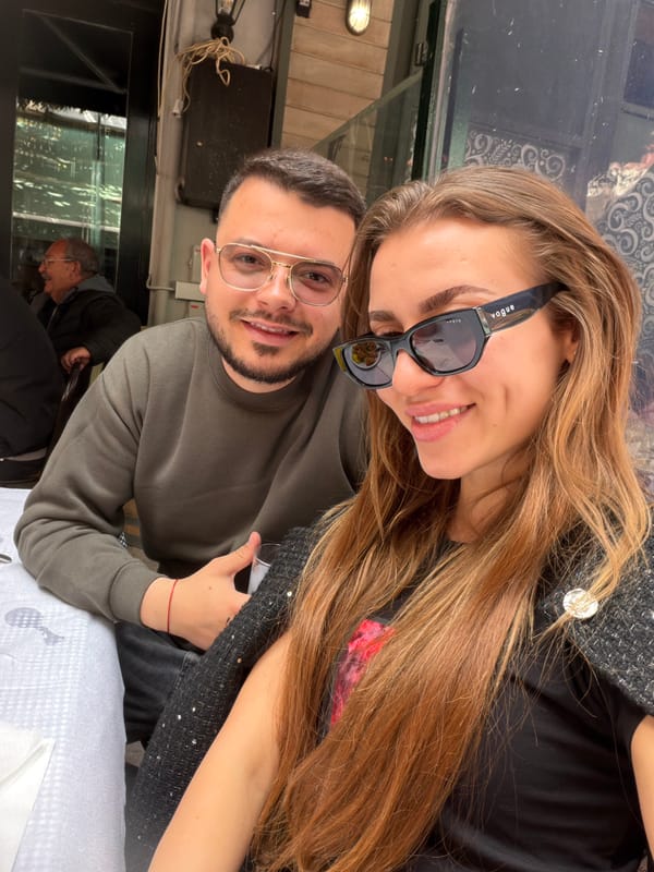 Casual dining and photo moments captured in Serres, Greece