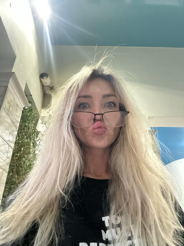 Woman Takes 30 Selfies in 40 Minutes in Armavir