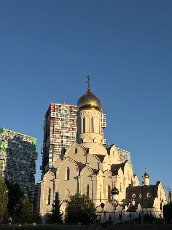Summer afternoon in Kudrovo: church, apples, and residential architecture