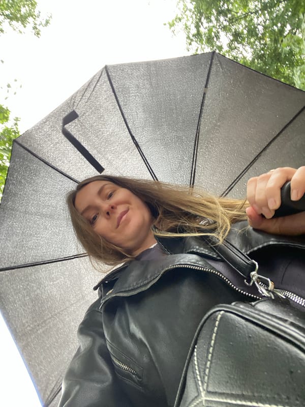 Woman documents early morning routine in rainy Noviy, Russia