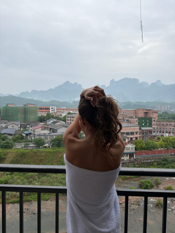 Morning observations capture daily life in Zhangjiajie cityscape