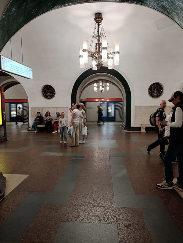 Afternoon scenes documented at Moscow's VDNKh exhibition park