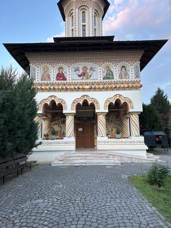 Witnesses document Craiova landmarks and street life May afternoon