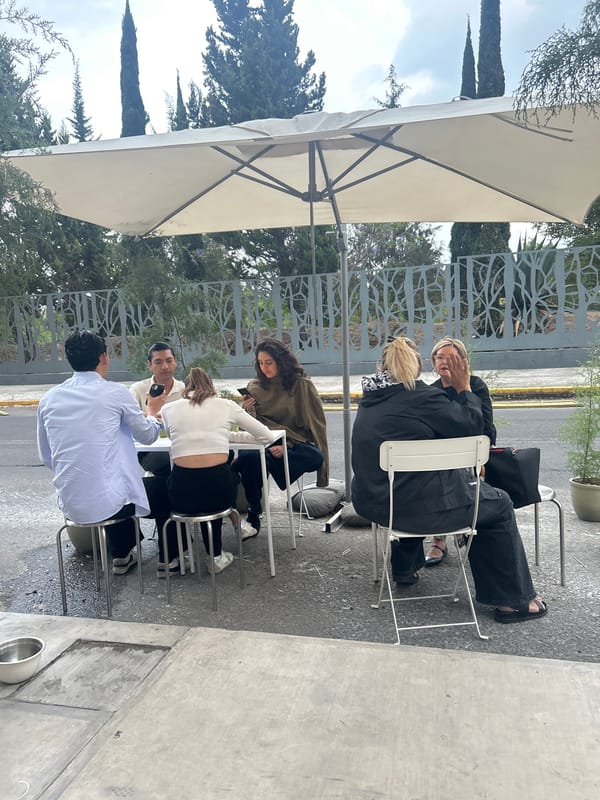 Six people gather at outdoor café in Puebla