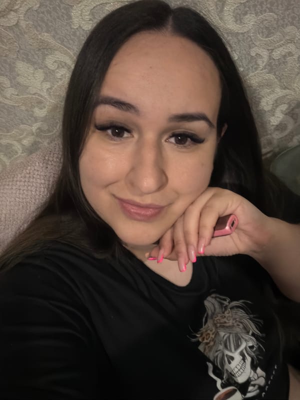 Bedroom selfie series, graphic tee and casual mood