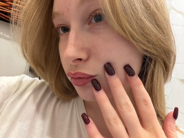 Evening routine documented through selfies and sunset in Rossiyskiy