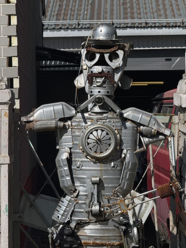 Recycled metal sculptures spotted across Nizhny Novgorod streets