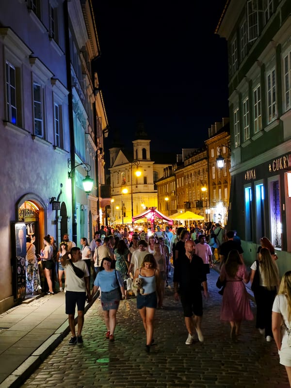 Warsaw buzzes with Old Town crowds and a massive stadium concert night