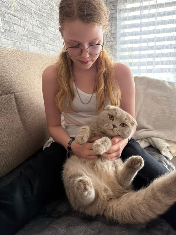 Quiet Sunday afternoon activities documented in Chaikovsky, Russia
