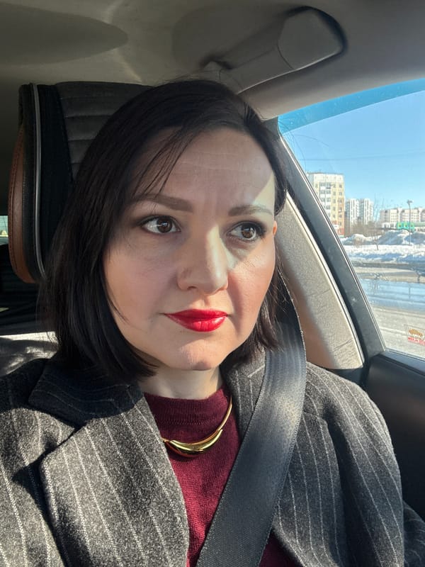 Woman in professional attire observed in car in Nizhnevartovsk