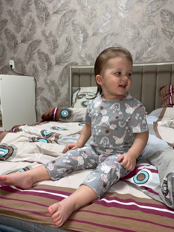 Toddler's daily routine captured in Reshetnikovo home