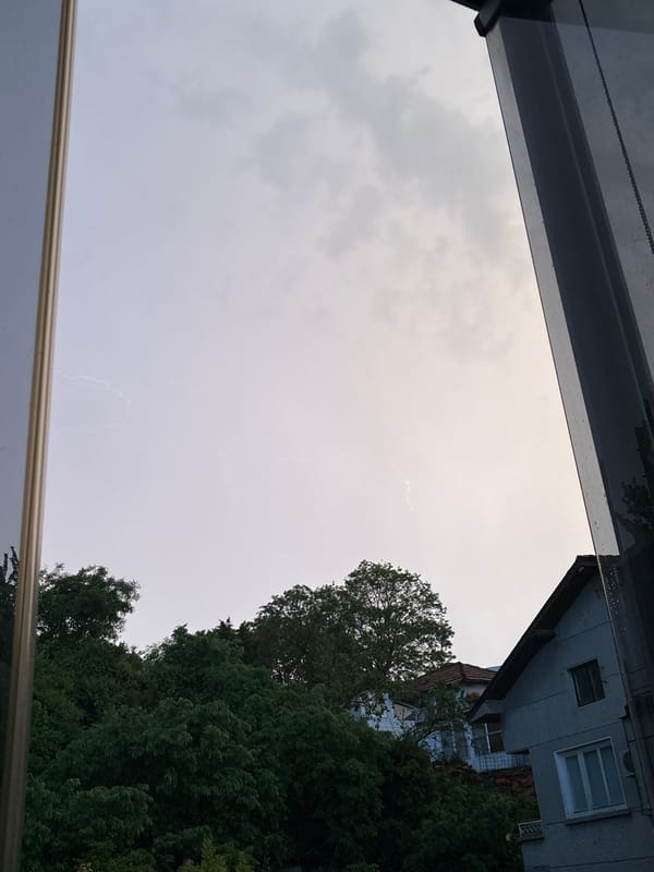 Varna witness captures lightning storm and blooming roses