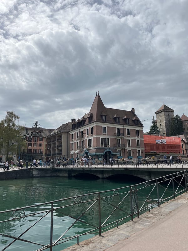 Sunny spring day observed at Lake Annecy, France