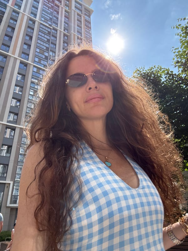Quick selfie run through a Moscow shopping center, sunny day.