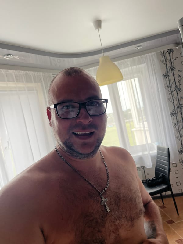 Man documents afternoon with selfies, snacks in Minsk apartment