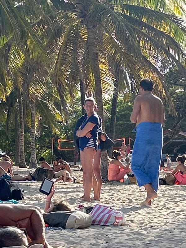 Busy beach day draws crowds to Sainte-Anne, France