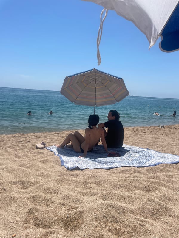 Families enjoy sunny Sunday morning at Arenys de Mar beach