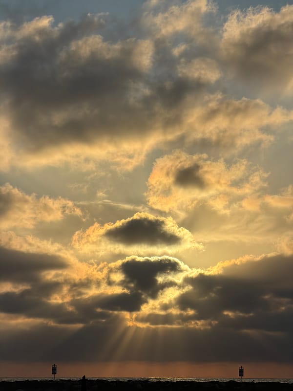 Unidentified object spotted in Tel Aviv sky during sunset