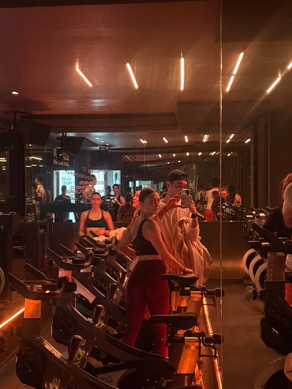 Late-night fitness and wellness activities documented in Mexican town