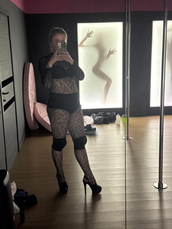 Dance student takes selfie in Sochi studio
