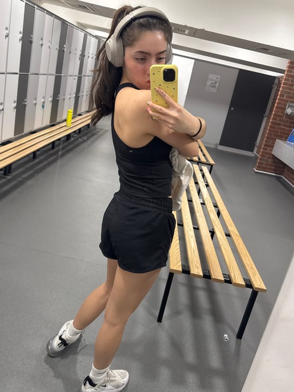 Woman takes gym selfies in Hull changing room
