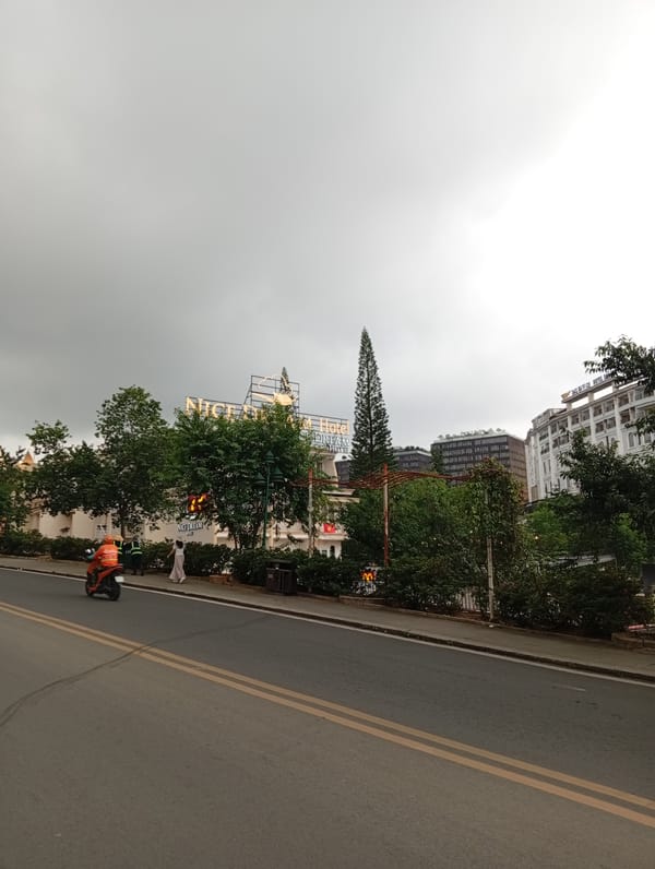 Morning street documentation tour captures everyday Da Lat, Vietnam