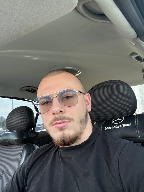 Man spotted in Mercedes near Audi dealership in Stara Zagora