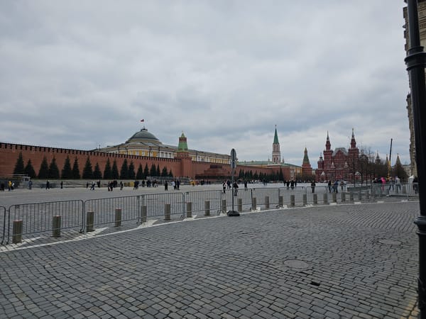 Spring morning scenes documented around Moscow's Red Square area