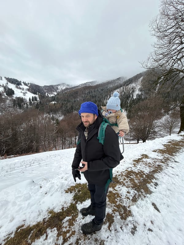 Family enjoys snowy winter outing in Bellagio hills