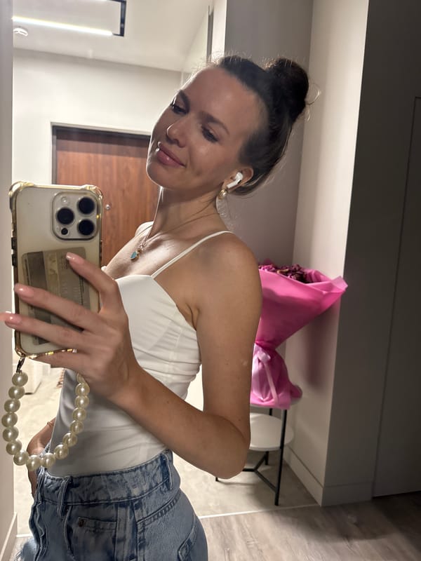 Mirror selfie session inside a Moscow apartment, multiple outfits